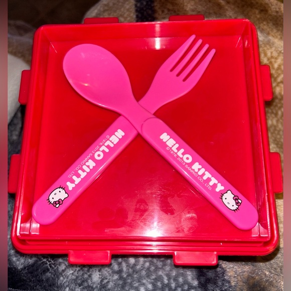 Hello Kitty Bento Box - Picture 3 of 5